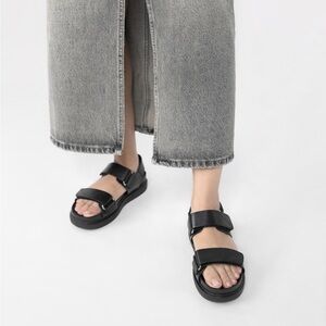 Vagabond “Erin” sandals in Black Leather